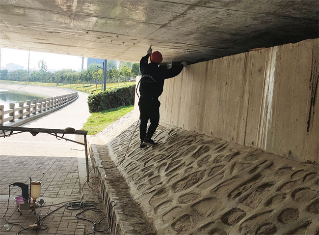 高架桥板裂缝注浆