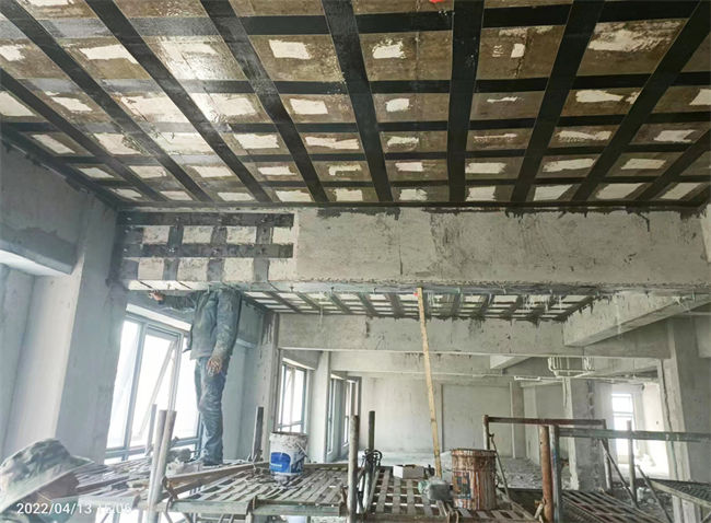 现浇板碳纤维加固