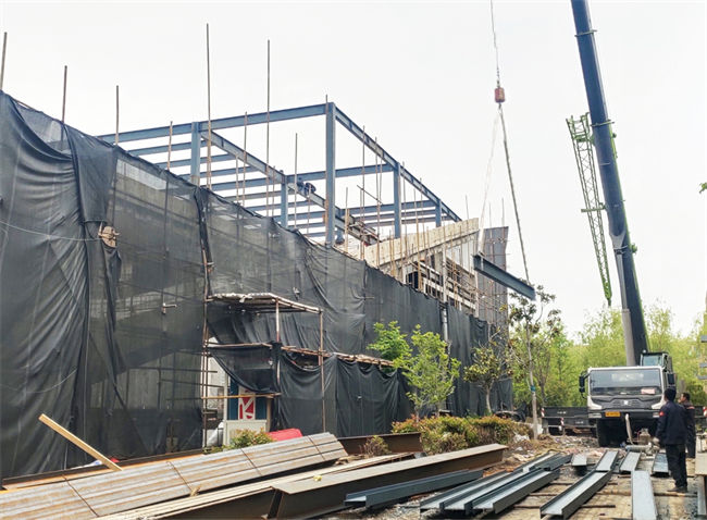 钢结构吊装现场