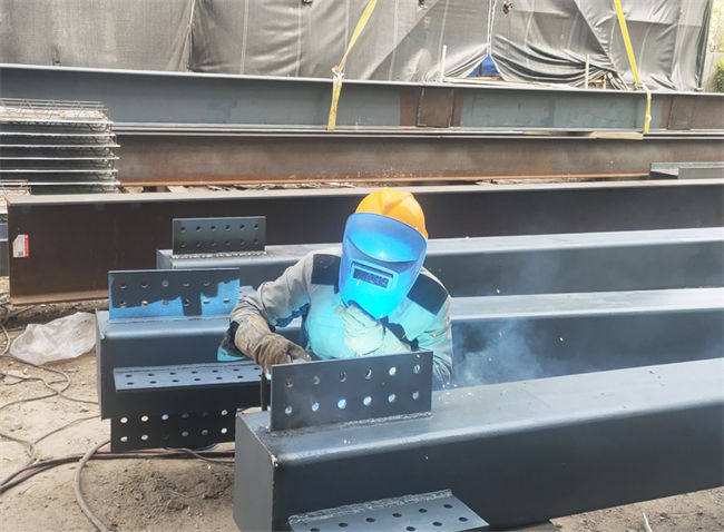 钢结构现场加工