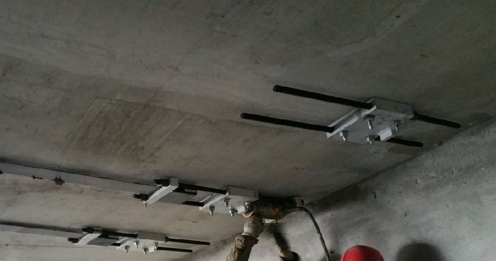 桥梁碳板预应力加固